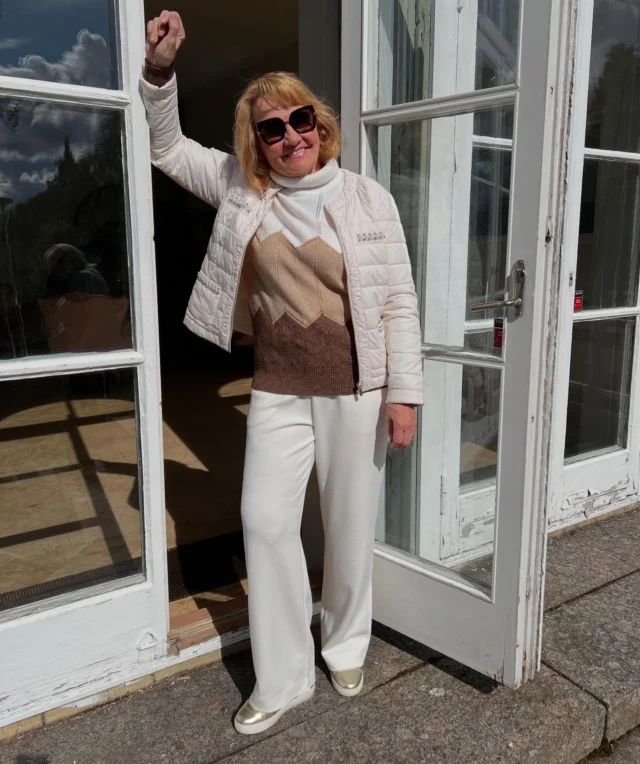 Syksyn säveliä ilmassa🍂🧡🍂
Lämmintä ylle 🍂🤎🍂
Lämpimiä neuleita, samettia, toppiksia 🍂🧡🍂

#syksy #syysvermeet #lämmintäylle